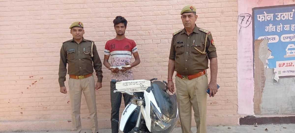 फर्जी नम्बर प्लेट लगी चोरी की बाइक के साथ गिरफ्तार